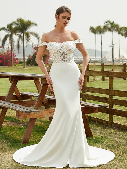 Vestidos de novia de corte tubo/columna con encaje de crepé elástico, hombros descubiertos, sin mangas y cola de corte