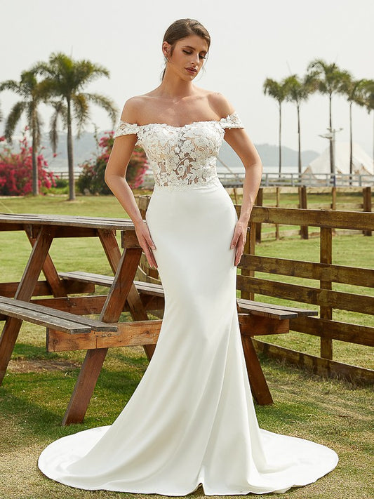 Vestidos de novia de corte tubo/columna con encaje de crepé elástico, hombros descubiertos, sin mangas y cola de corte