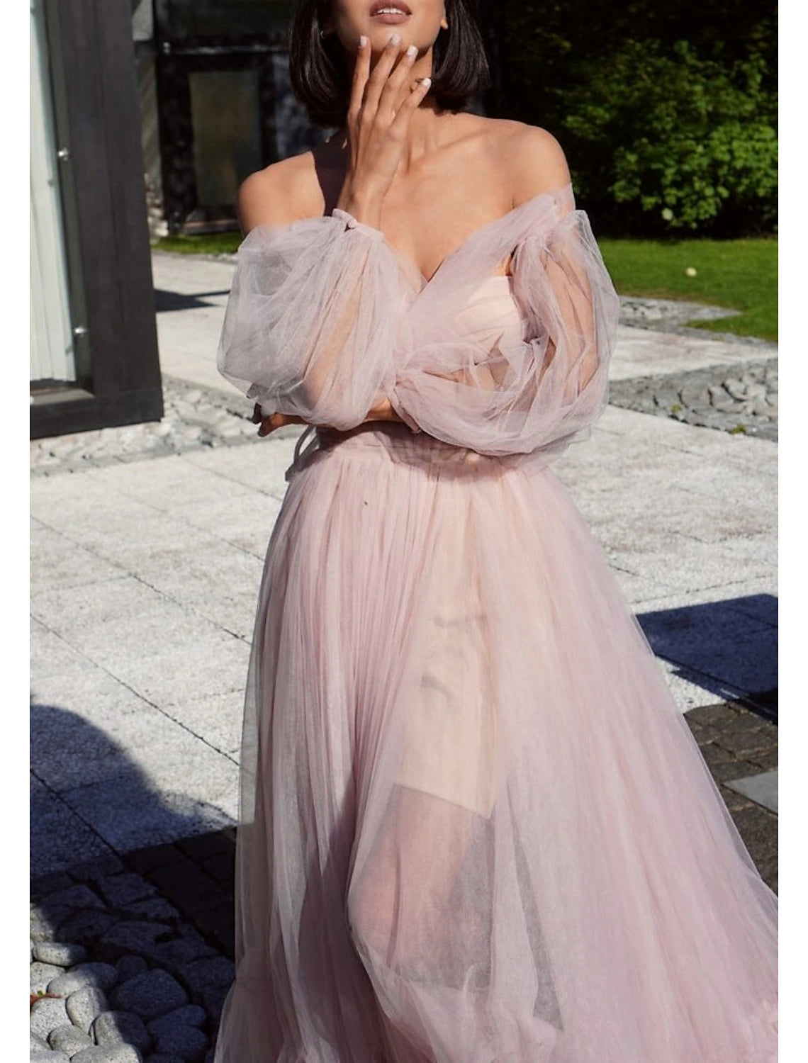 Vestido de fiesta elegante y sexy de corte A para invitada de boda, con hombros descubiertos, manga larga, largo hasta el suelo, de tul con lazo(s) y pliegues.