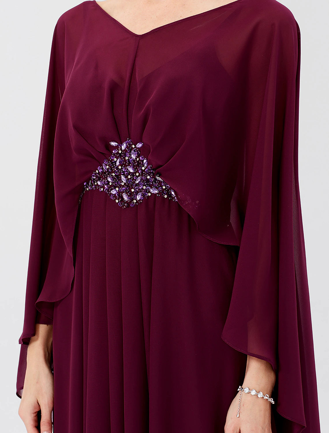 Etuikleid/Säulenkleid für die Mutter der Braut, formell, klassisch und zeitlos, elegant und luxuriös, elegant, V-Ausschnitt, bodenlang, Chiffon, lange Ärmel, mit Falten, Perlenbesatz