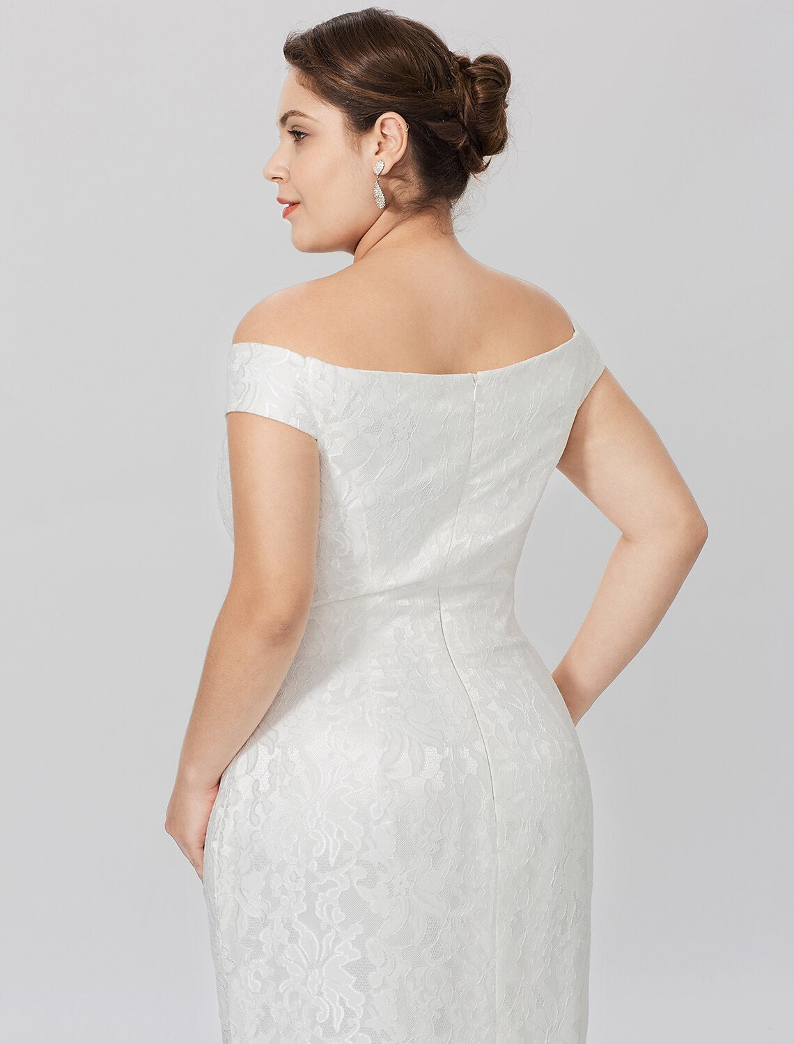 Sheath / Column Mother of the Bride Dress Formal Classic & Timeless Elegant & Luxurious Plus Size Off Shoulder Floor Length All Over Lace Short Sleeve No with Lace