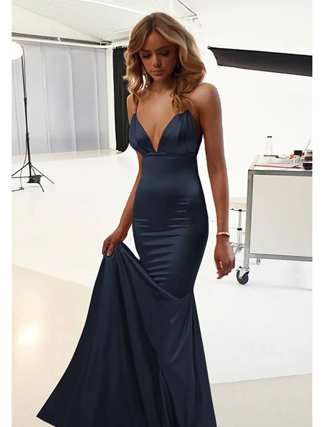 Meerjungfrau/Trompete Hochzeitsgastkleider Sexy Kleid Abschlussball Black Tie Gala Bodenlang Ärmellos Spaghettiträger Baumwolle Rückenfrei mit Rüschen