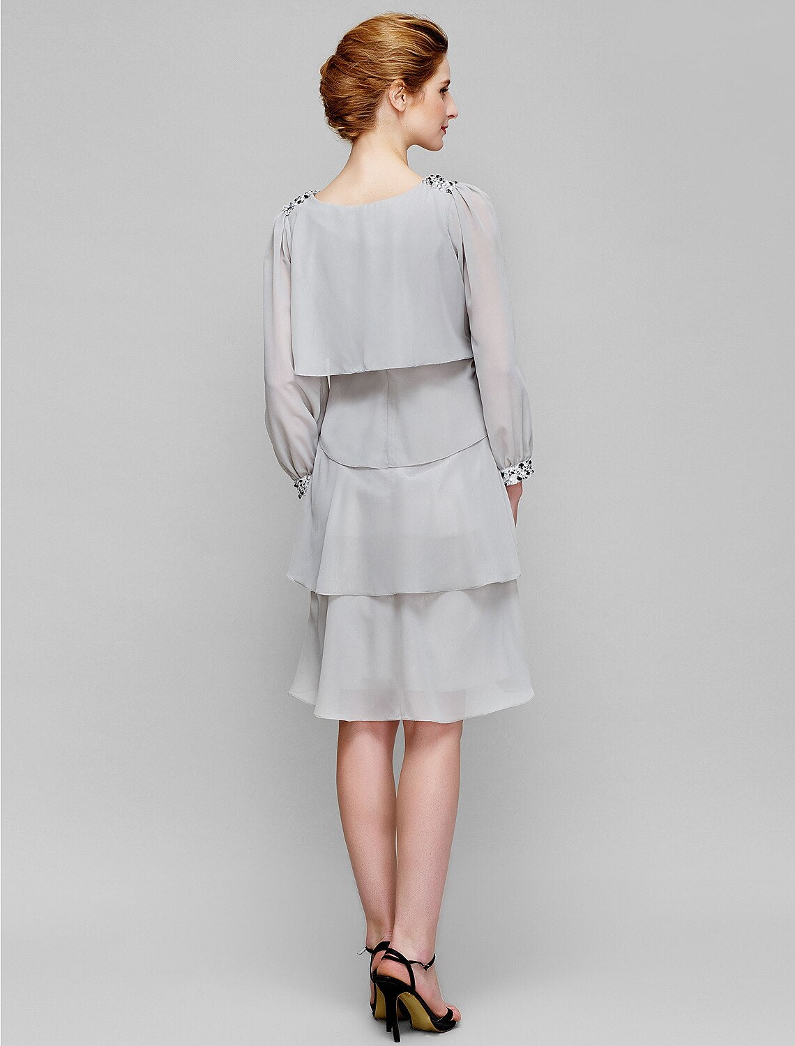 Sheath / Column Mother of the Bride Dress Scoop Neck Knee Length Chiffon Long Sleeve No with Beading