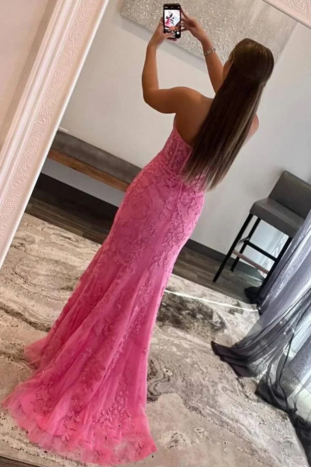 Vestido de fiesta de sirena con corsé sin tirantes y encaje con abertura