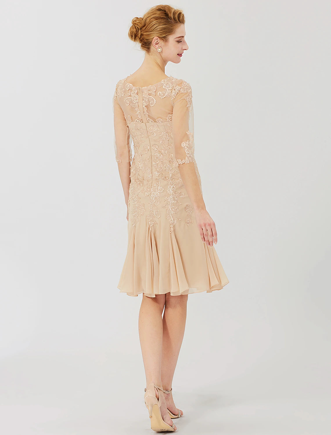 Sheath / Column Mother of the Bride Dress Classic & Timeless Elegant & Luxurious Beautiful Back Illusion Neck Knee Length Chiffon All Over Lace Half Sleeve with Appliques