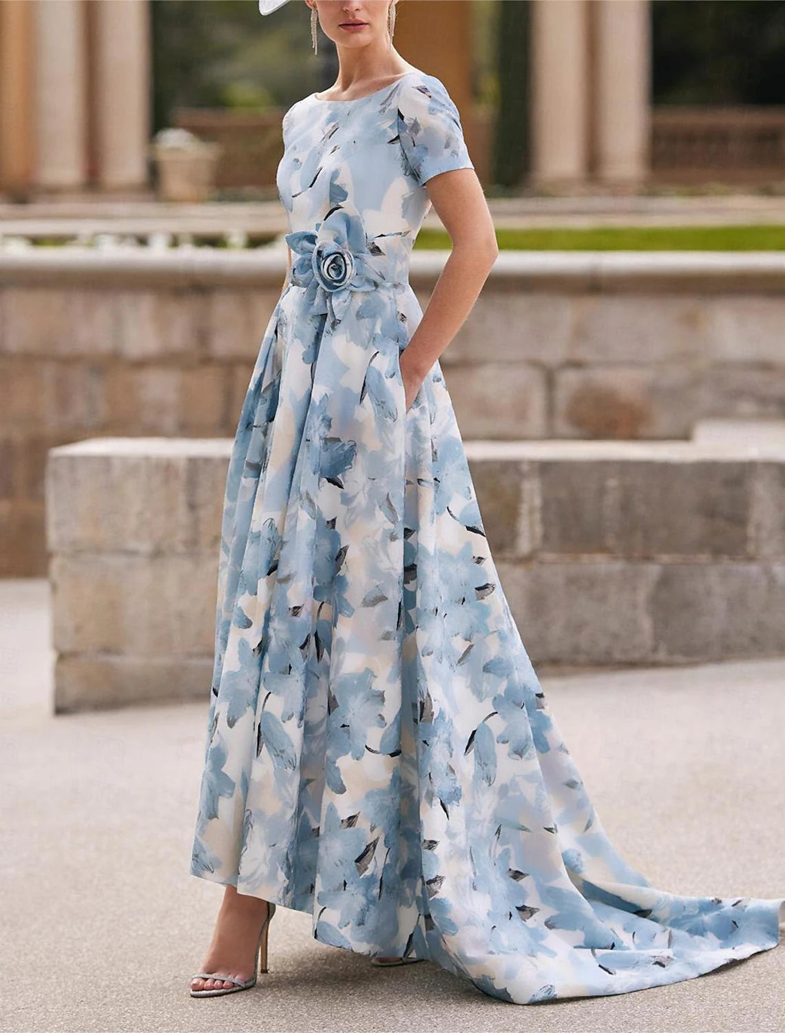 Vestido de madre de la novia de corte A, estilo Kentucky Derby, para invitadas de boda formales, elegante, cuello barco, asimétrico, largo hasta el tobillo, de gasa, manga corta con pliegues y flores.