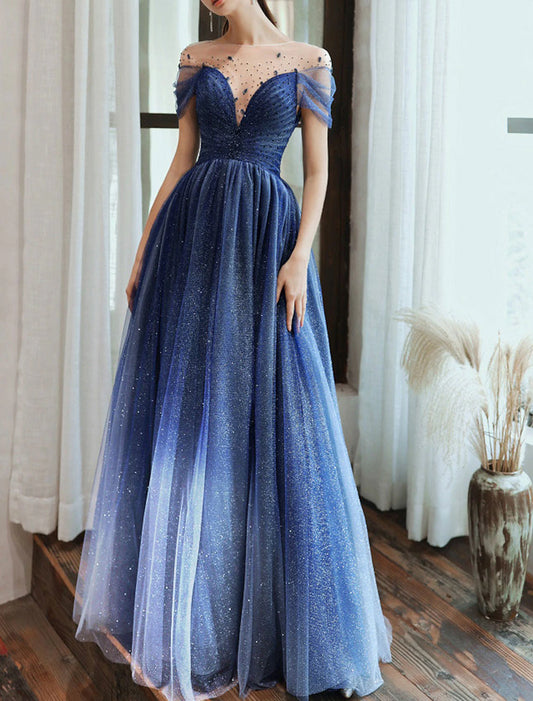 Vestido de noche formal con escote joya, manga corta, largo hasta el suelo, de tul, con pliegues y lentejuelas, estilo minimalista, con brillos y bloques de color.