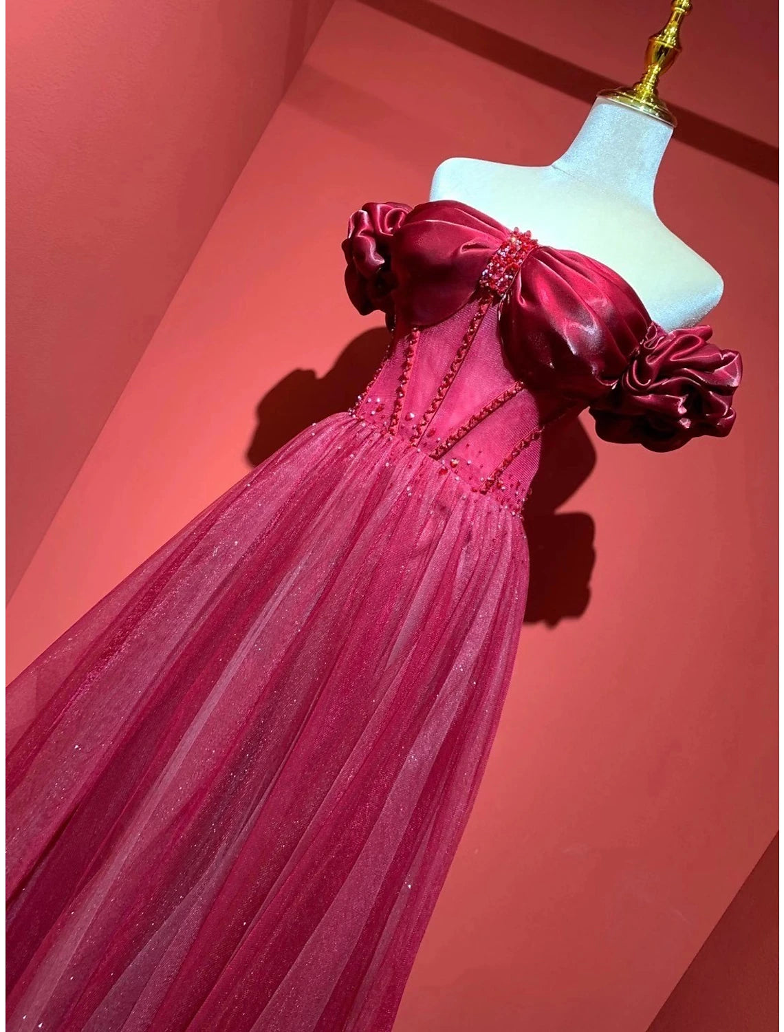 Vestidos de fiesta de corte A, estilo imperio, formales de noche, con cola larga y mangas cortas, escote corazón, tul con pliegues y abalorios