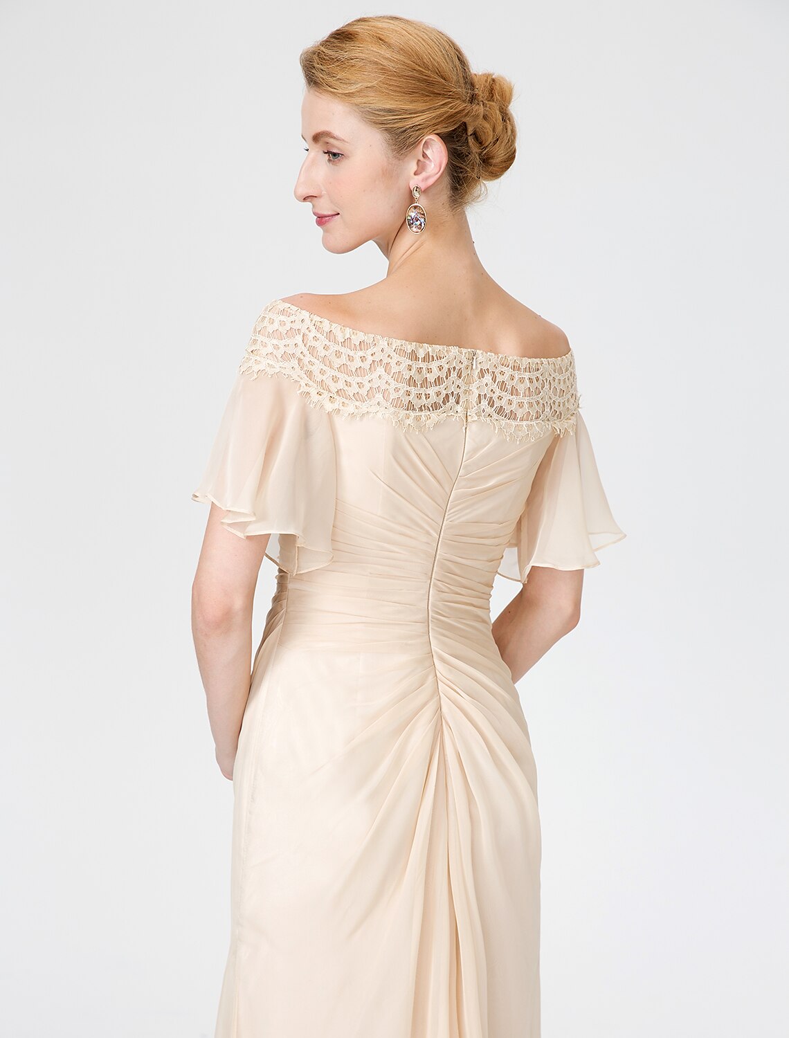 Sheath / Column Mother of the Bride Dress Elegant Off Shoulder Sweep / Brush Train Chiffon Lace Short Sleeve with Pleats