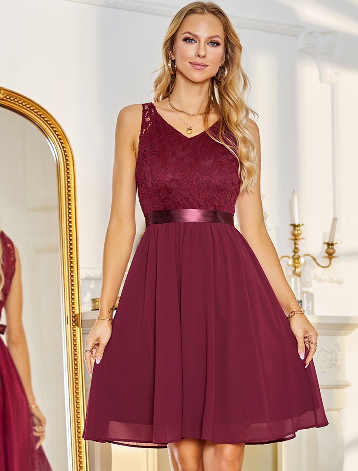 Vestidos de cóctel de corte A, vestido vintage para invitados de boda, vestido de fiesta, largo hasta la rodilla, sin mangas, cuello en V, gasa con pliegues