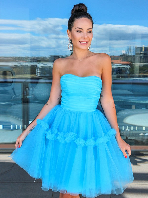 A-Line/Princess Strapless Tulle Ruffles Sleeveless Short/Mini Homecoming Dresses