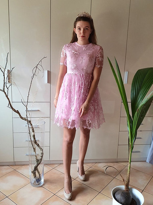 Vestidos de fiesta cortos/mini de corte A/princesa, mangas cortas, organza, cuello transparente y apliques