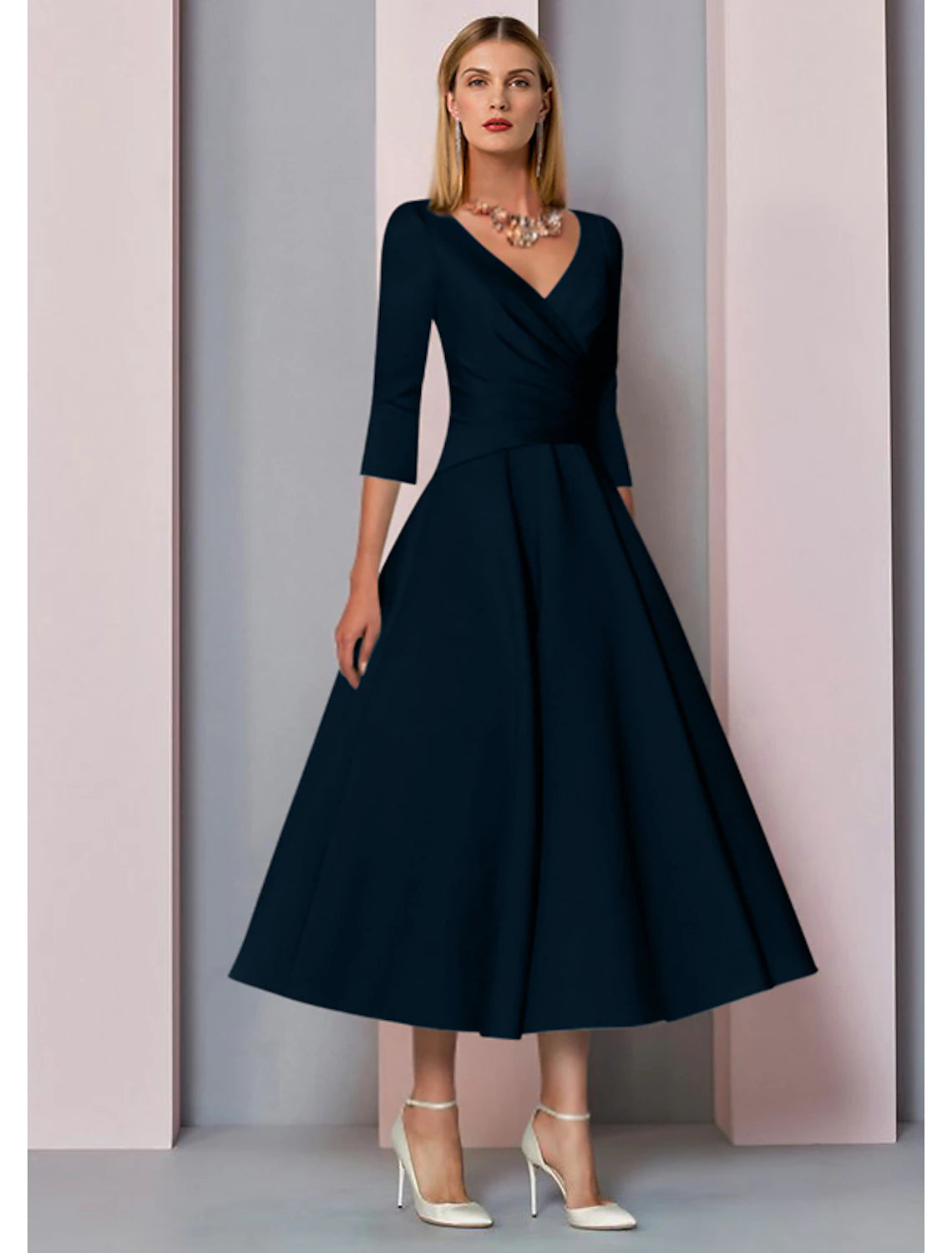Vestido de madre de la novia de corte A para invitada de boda de otoño, estilo vintage, talla grande, elegante, escote en V, largo hasta la rodilla, satén, manga 3/4 con pliegues