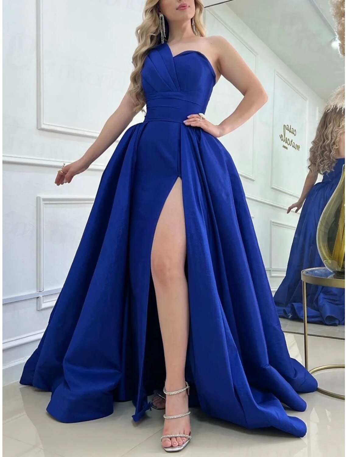 A-Line Prom Dresses Elegant Dress Formal Sweep / Brush Train Sleeveless One Shoulder Satin with Pleats