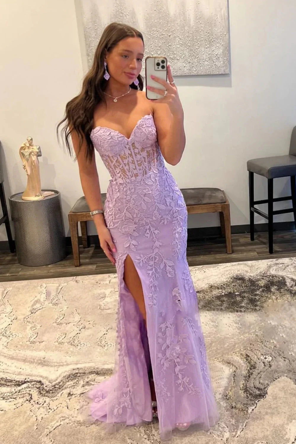 Vestido de fiesta de sirena con corsé sin tirantes y encaje con abertura