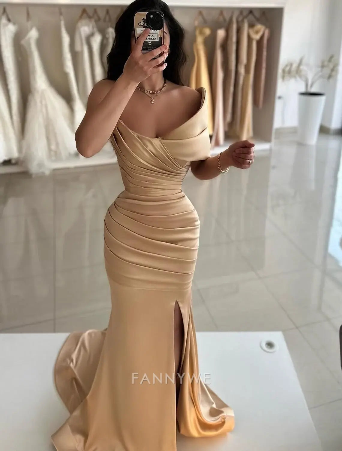 FannyWe Simple Mermaid Prom Dresses Elegant Dress Formal Prom Floor Length Sleeveless Off Shoulder Satin with Ruched Slit Masquerade Dress