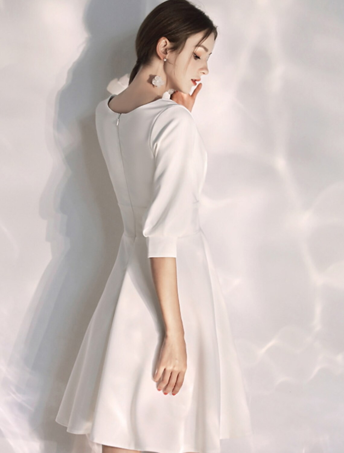 Vestidos de novia blancos cortos de recepción, corte A, escote en V, media manga, largo hasta la rodilla, tela elástica.