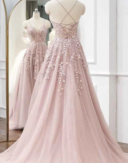 A-Linien-Ballkleid aus Tüll mit Spaghettiträgern und Applikationen