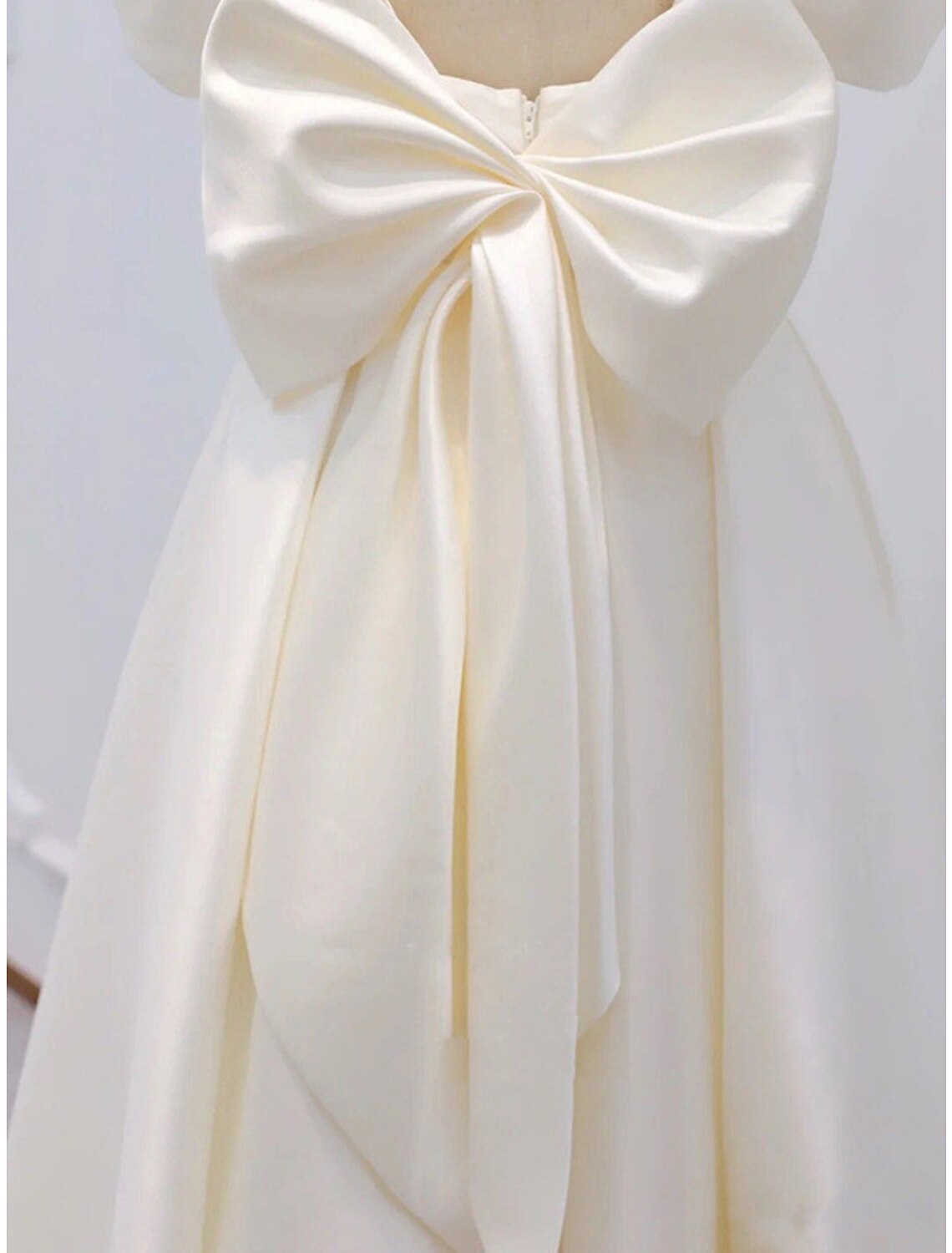 Vestidos de novia blancos de recepción, corte A, escote cuadrado, manga corta, largo hasta la rodilla, de satén, con lazo(s).