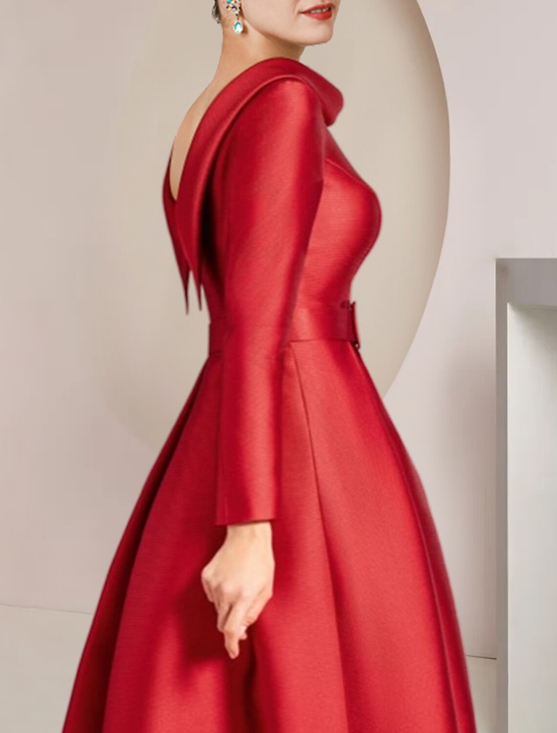 Vestido de madre de la novia de corte A para invitados a la boda, elegante, escote alto bajo, asimétrico, largo hasta la rodilla, satén, manga larga con broche de cristal