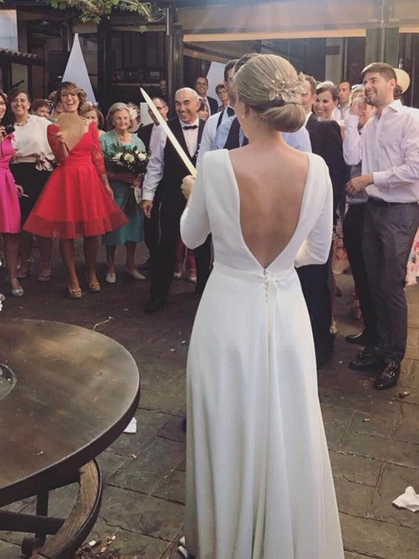 Vestidos de novia de corte A/princesa, mangas 3/4, escote redondo, cola larga, volantes y crepé elástico