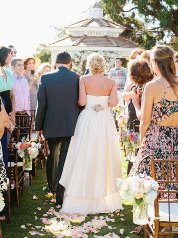 Vestidos de novia asimétricos de corte A/princesa, de gasa, con volantes y escote corazón, sin mangas