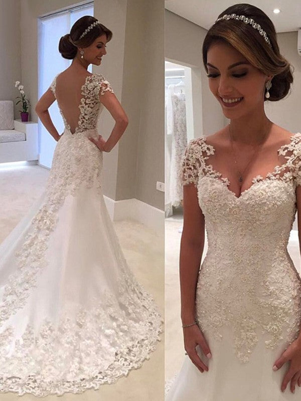 Vestidos de novia de encaje con corte trompeta/sirena, mangas cortas, escote corazón y cola