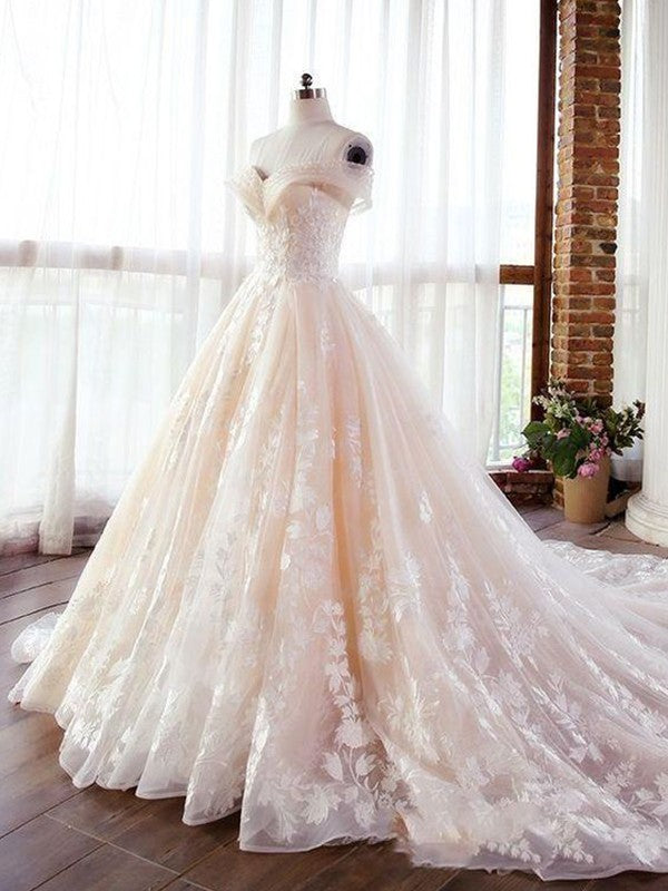 Ball Gown Lace Applique Sweetheart Sleeveless Court Train Wedding Dresses