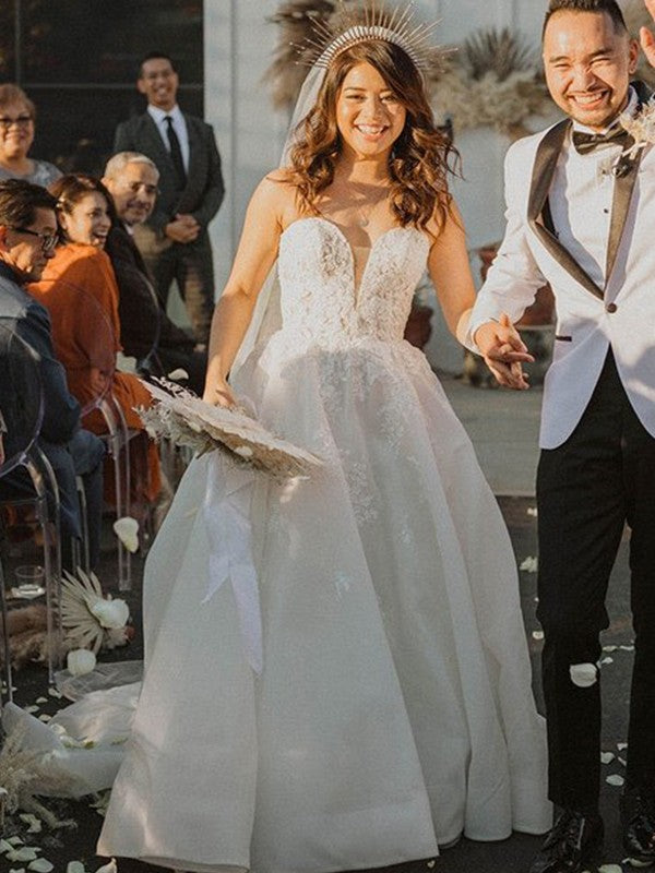 A-Linie/Princess-Linie Spitze Applikationen Herzausschnitt Ärmellos Sweep/Pinsel zug Brautkleider