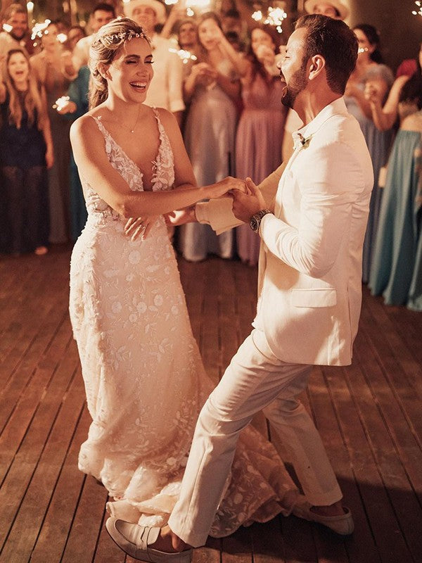 Etui-Linie Spitze Applikationen V-Ausschnitt Ärmellos Sweep/Pinsel zug Brautkleider