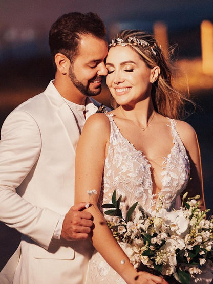 Sheath/Column Lace Applique V-neck Sleeveless Sweep/Brush Train Wedding Dresses