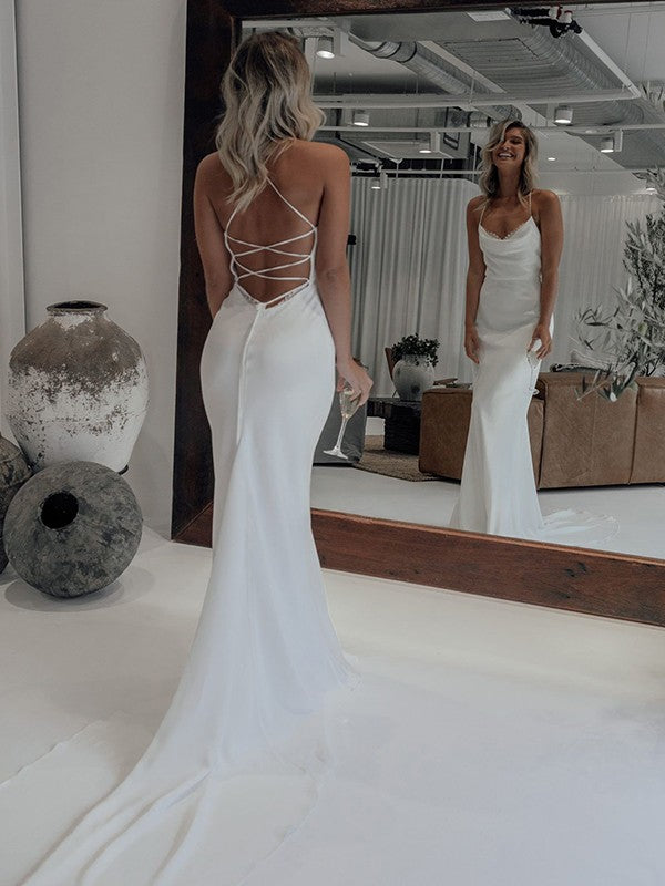 Vestidos de novia de corte tubo/columna de gasa fruncida, halter, sin mangas, con cola de corte