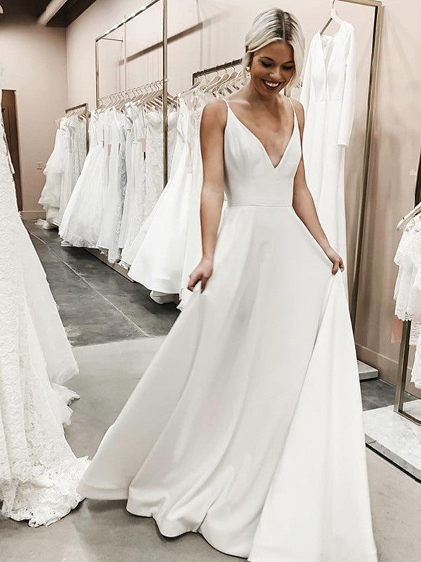 Vestidos de novia de corte A/princesa charmeuse, escote en V, sin mangas, con cola larga