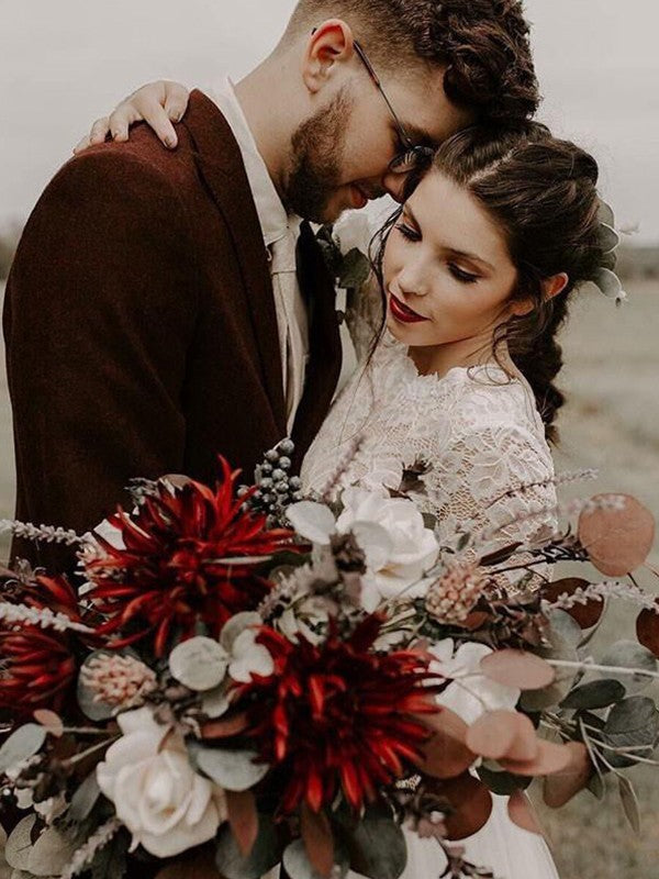 Vestidos de novia de corte A/princesa con encaje, volantes, escote redondo, mangas largas y cola larga