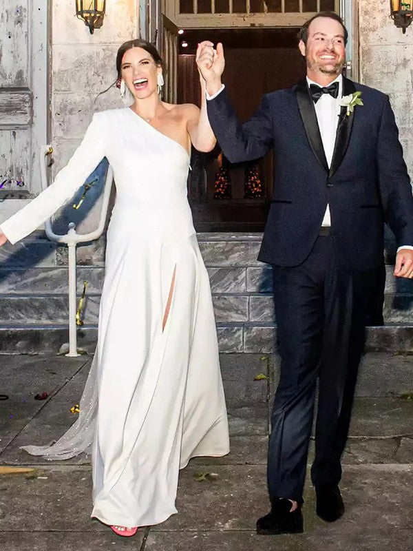 Vestido de novia de corte A/princesa, de crepé elástico, con volantes, un hombro, mangas largas y cola larga