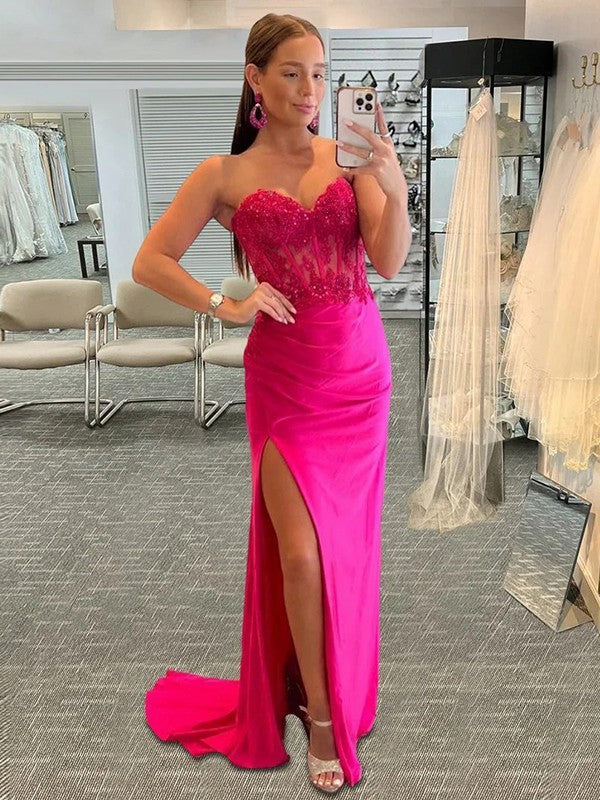 Vestidos de corte tubo/columna con apliques de crepé elástico, escote corazón, sin mangas y cola larga