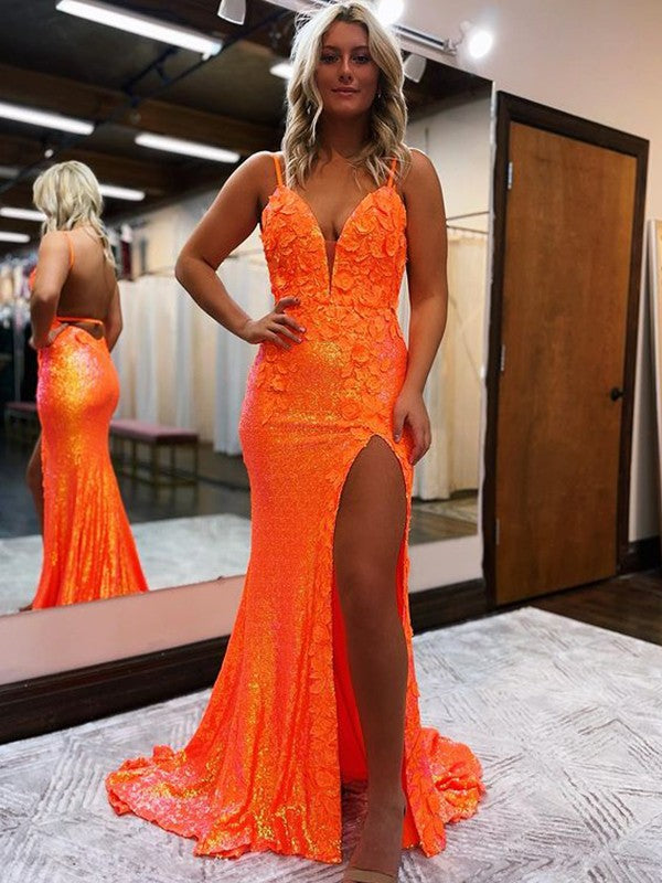 Vestidos de corte tubo/columna con lentejuelas, flores hechas a mano, escote en V, sin mangas y cola larga