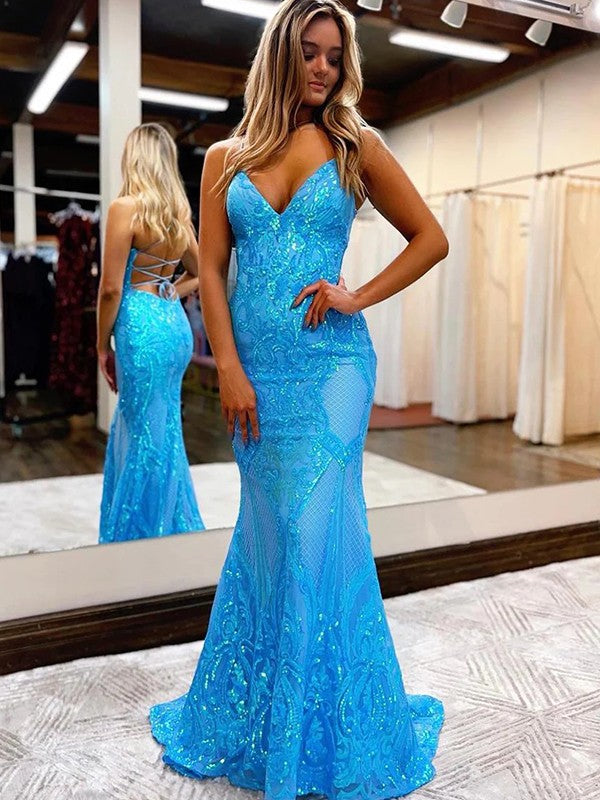 Vestidos de corte tubo/columna con escote en V, sin mangas y cola larga