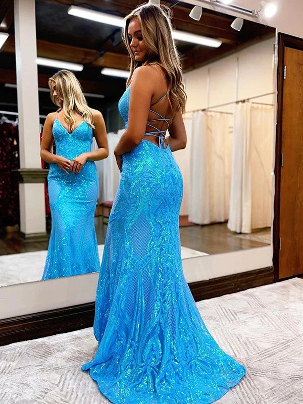 Vestidos de corte tubo/columna con escote en V, sin mangas y cola larga