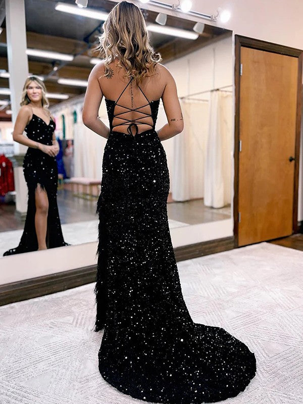 Vestidos de corte tubo/columna, terciopelo, lentejuelas, plumas/piel, escote en V, sin mangas, con cola larga