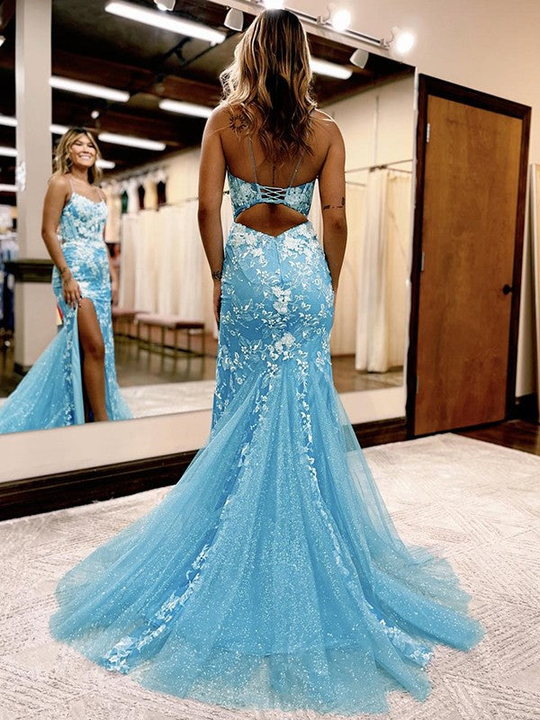 Vestidos de corte tubo/columna con apliques de encaje, tirantes finos, sin mangas y con cola larga