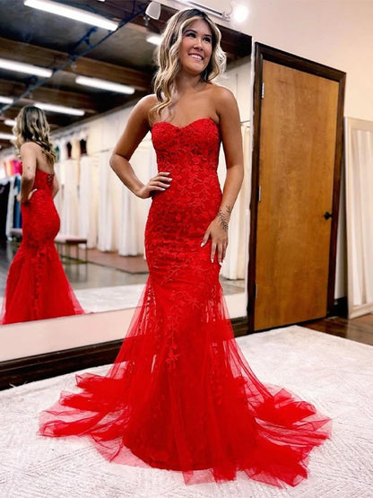 Sheath/Column Tulle Applique Sweetheart Sleeveless Court Train Dresses