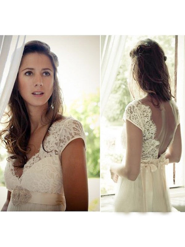 Vestidos de novia de tul con pedrería, corte princesa, escote en V, cola larga y sin mangas