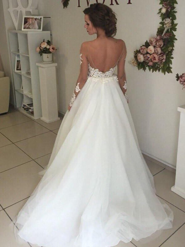 Vestidos de novia de tul con hombros descubiertos, corte princesa, cola larga y mangas largas