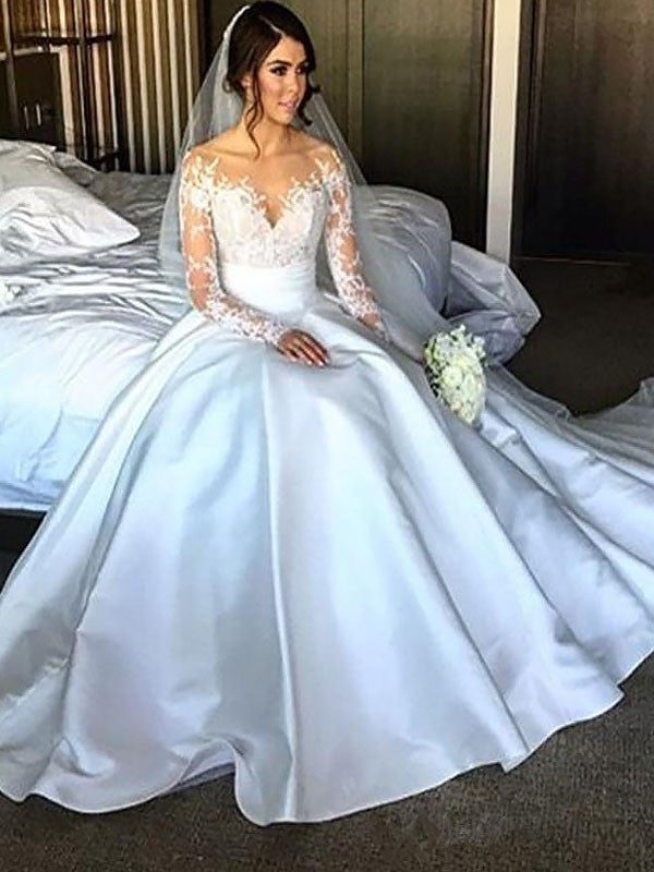 Vestidos de novia de satén con mangas largas y cola de corte