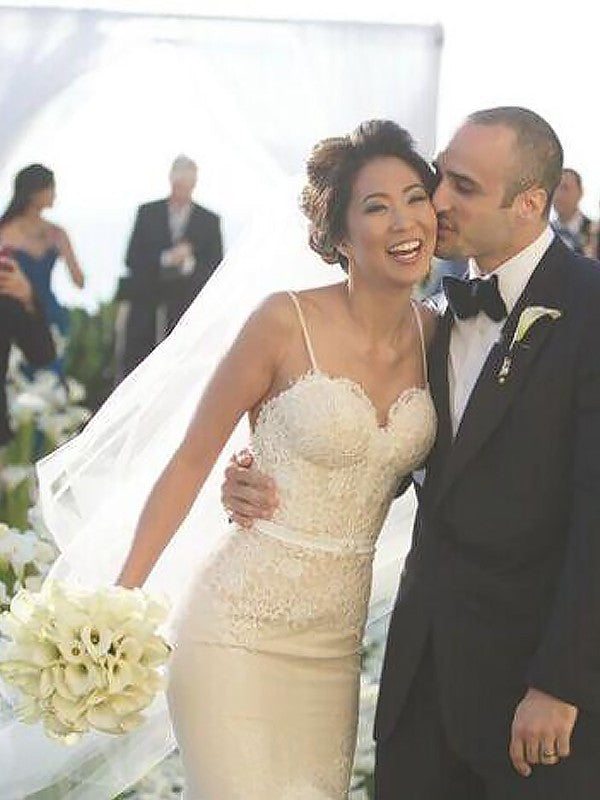 Vestidos de novia de corte trompeta/sirena con tirantes finos, cola de corte, encaje, tul y sin mangas