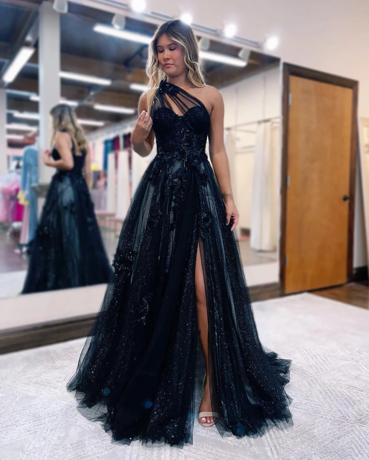 Vestido de fiesta de corte A con un solo hombro y apliques