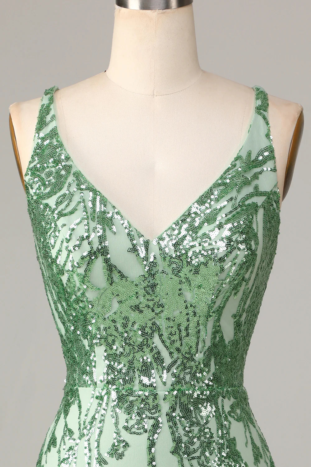 Sheath V-Neck Sequins Short Homecoming Dress with Backless