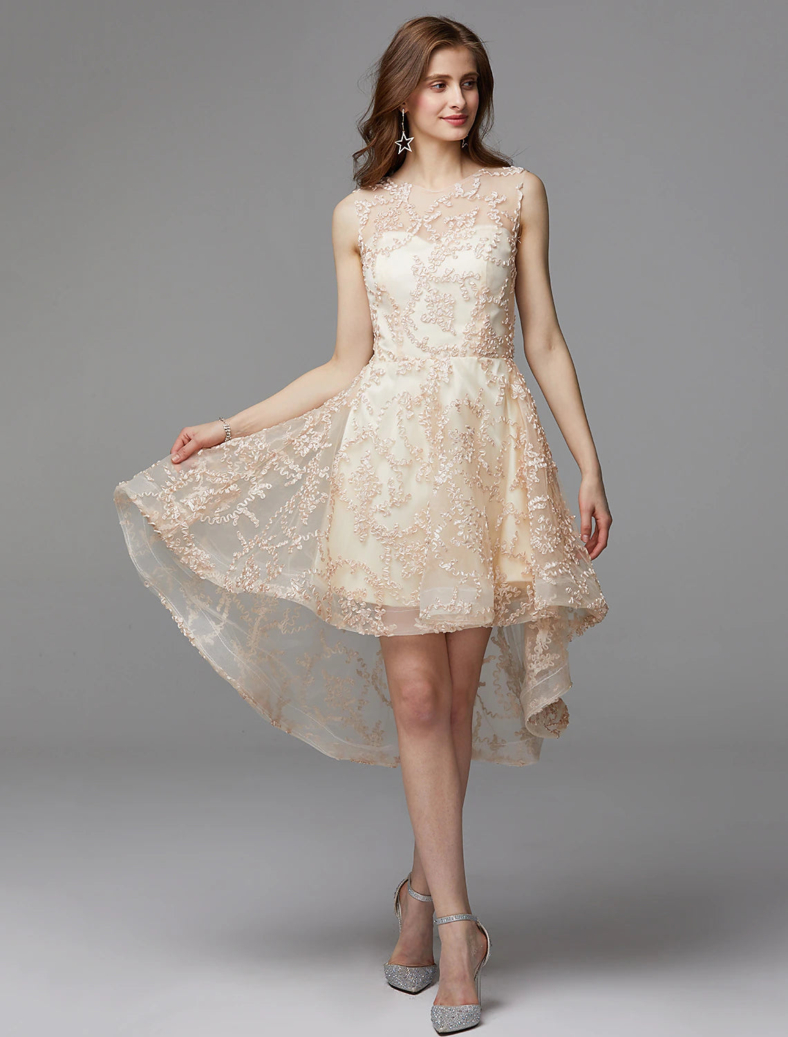 Vestido de fiesta de cóctel con corte A asimétrico, sin mangas, cuello ilusión, tul con apliques