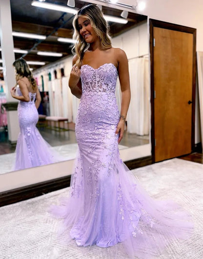 Vestido de fiesta de sirena sin tirantes con corsé en la espalda y apliques